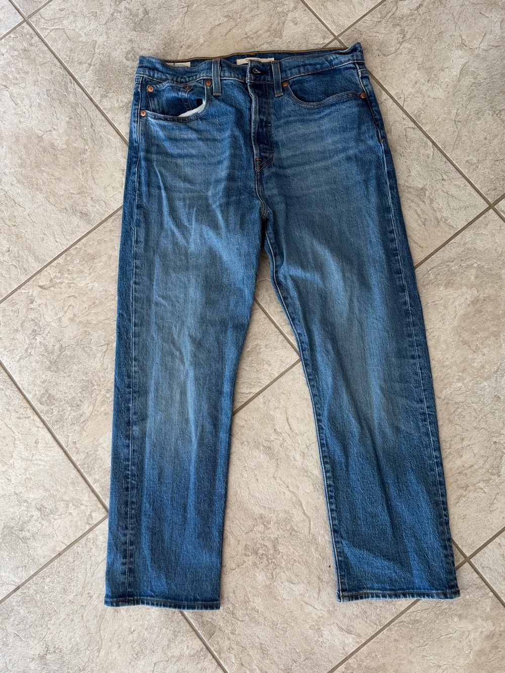 Levi’s Wedgie Straight Med Wash Size 30